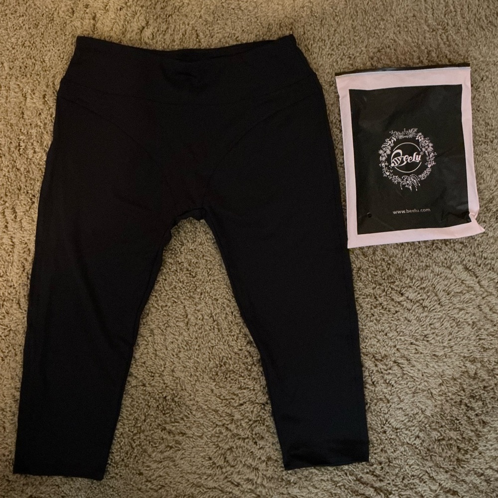 New Bee Lu Brand Large Solid Black Short Athletic Leggings
